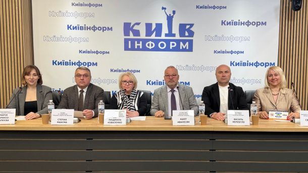 У Києві врятували бігуна, що замерзав у парку У Києві врятували бігуна, що замерзав у парку