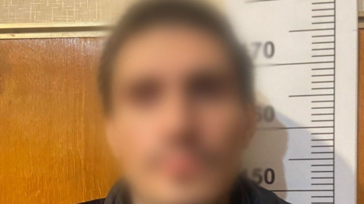 У Подільському районі затримали наркоділка з посилками Затриманий