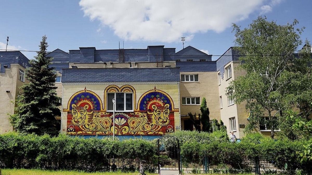 На Позняках знищують унікальні майолікові панно дитсадка, створені у стилі Примаченко та Нарбута На Позняках знищують унікальні майолікові панно дитсадка, створені у стилі Примаченко та Нарбута