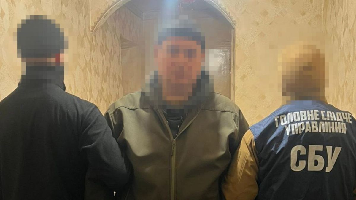 СБУ: затримано агента РФ, який коригував удари по київській ТЕЦ Затриманий в оточенні двох представників СБУ