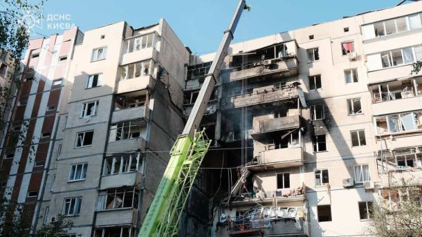 У Києві померла породілля, якій екстрено викликали пологи після влучання «Шахеда» У Києві померла породілля, якій екстрено викликали пологи після влучання «Шахеда»