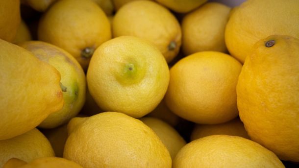 На Загорівській демонтували 8 МАФів під час морозів Лимони на ярмарку