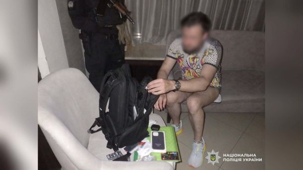 У Білоцерківському районі 13 серпня знищуватимуть вибухонебезпечні предмети Поліцейські затримали 36-річного чоловіка після нападу з ножем у ресторані готелю в Печерському районі Києва