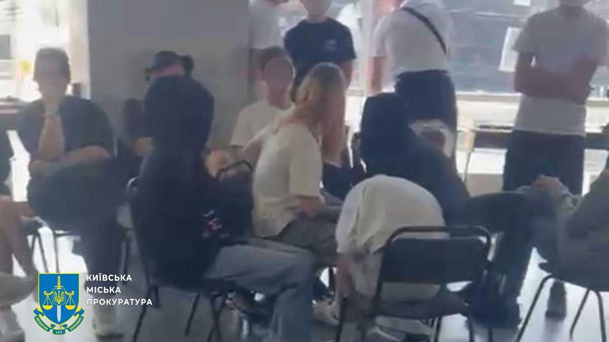 У Києві викрили 15 шахрайських колл-центрів з проросійськими зв’язками У Києві викрили 15 шахрайських колл-центрів з проросійськими зв’язками