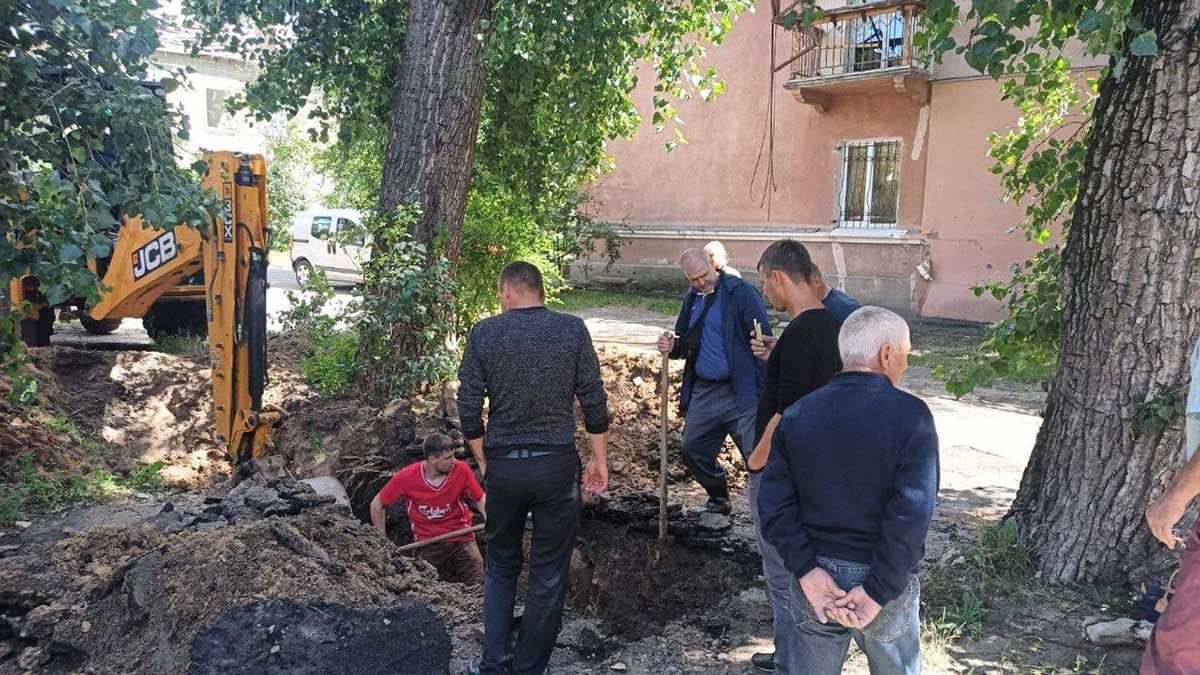 ЖЕД-5 Святошинського району ліквідувала аварії на водопроводі за чотирма адресами ЖЕД-5 Святошинського району ліквідувала аварії на водопроводі за чотирма адресами