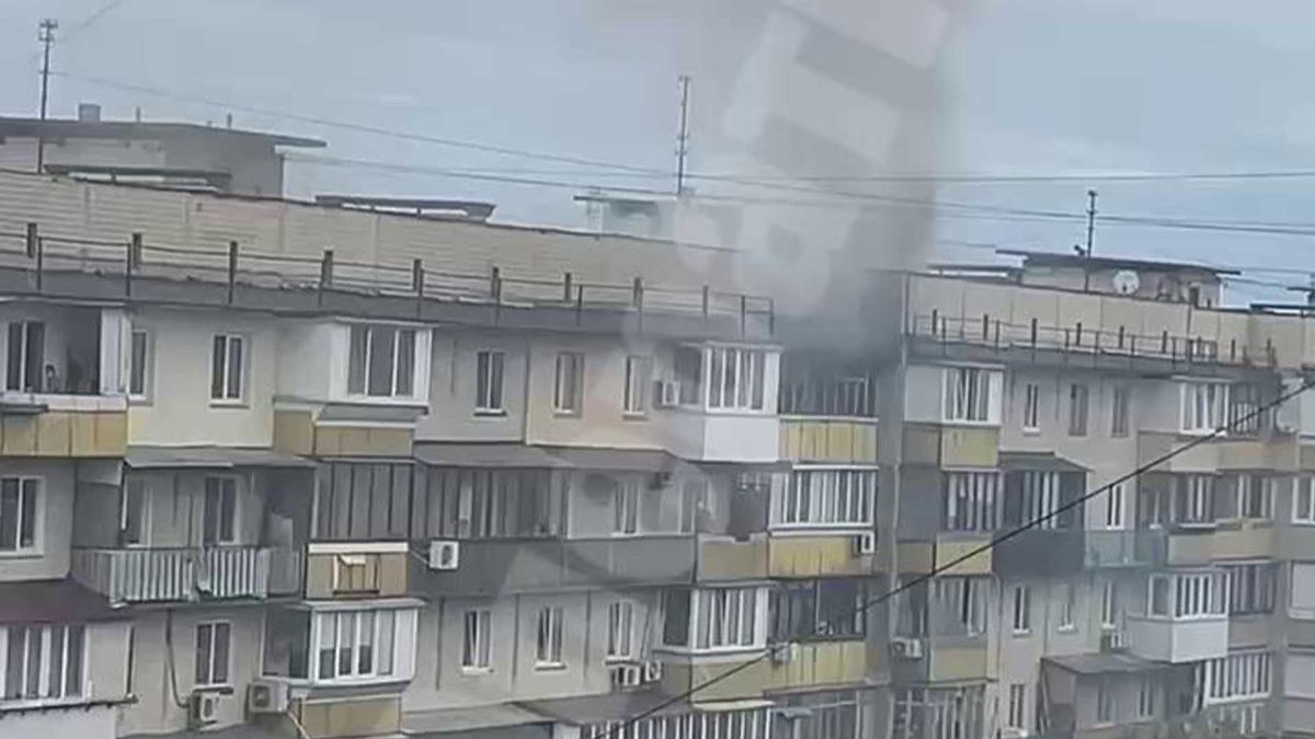 Виноградар: друга пожежа за рік у проблемній квартирі Будинок, в якому на останньому поверсі виникла вже друга за рік пожежа