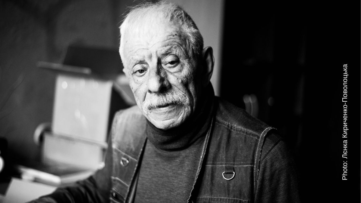 «Самовпевнена критика — це сміття»: Жежера про київський театр і війну Театрознавець Віталій Жежера, чорно-білий портрет крупним планом, інтерв'ю для Kyiv.News, березень 2026