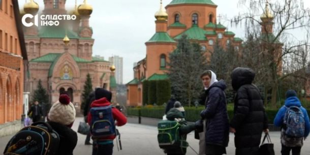 Шевченківська премія-2026: Остріков, підпільне радіо УПА і вкрадене дитинство Діти з рюкзаками на території монастиря УПЦ МП «Голосіївська пустинь» у Голосіївському районі Києва — підпільна школа