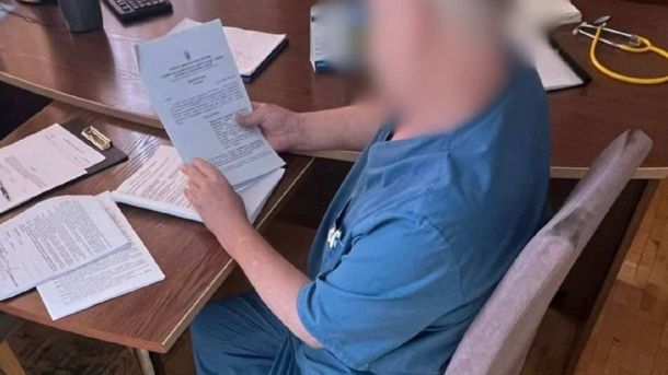 На Бориспільському шосе зіткнулися дві вантажівки: загинули обидва водії Будівля Київської міської клінічної лікарні швидкої медичної допомоги, де лікар не виявив перелом ребра у військового, який згодом помер