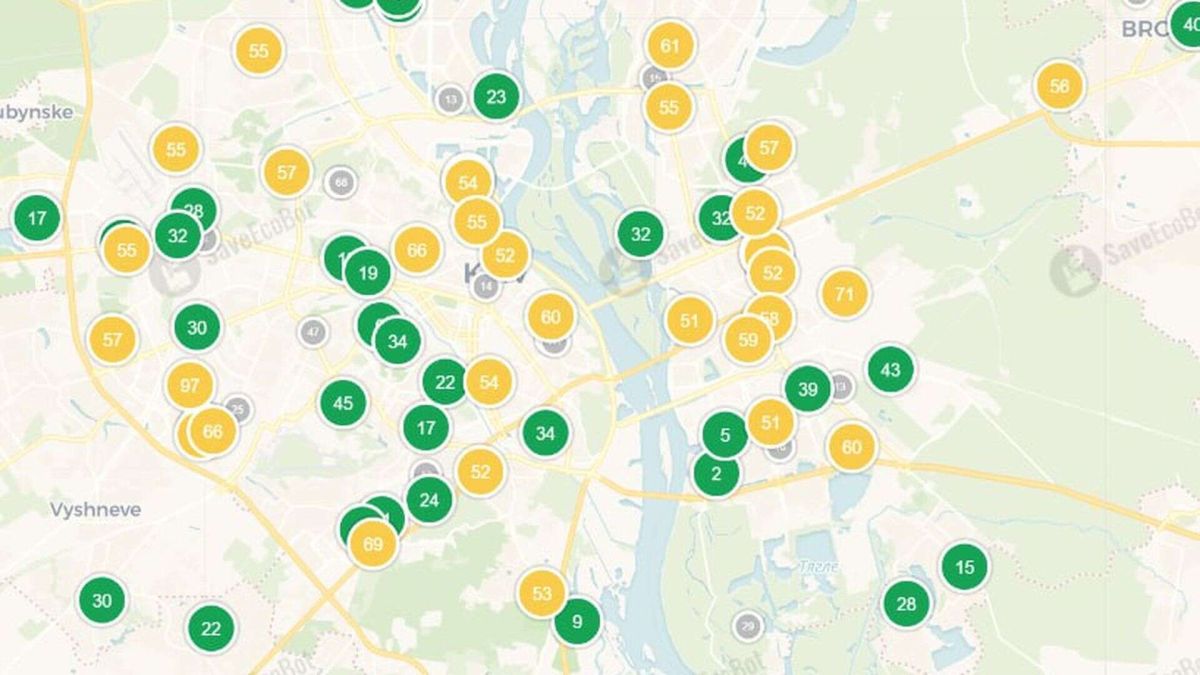 У Києві — нестерпний сморід: мешканці Лівого берега та Оболоні скаржаться на запах фекалій Карта Києва з кольоровими маркерами, що показують рівень забруднення/якість повітря