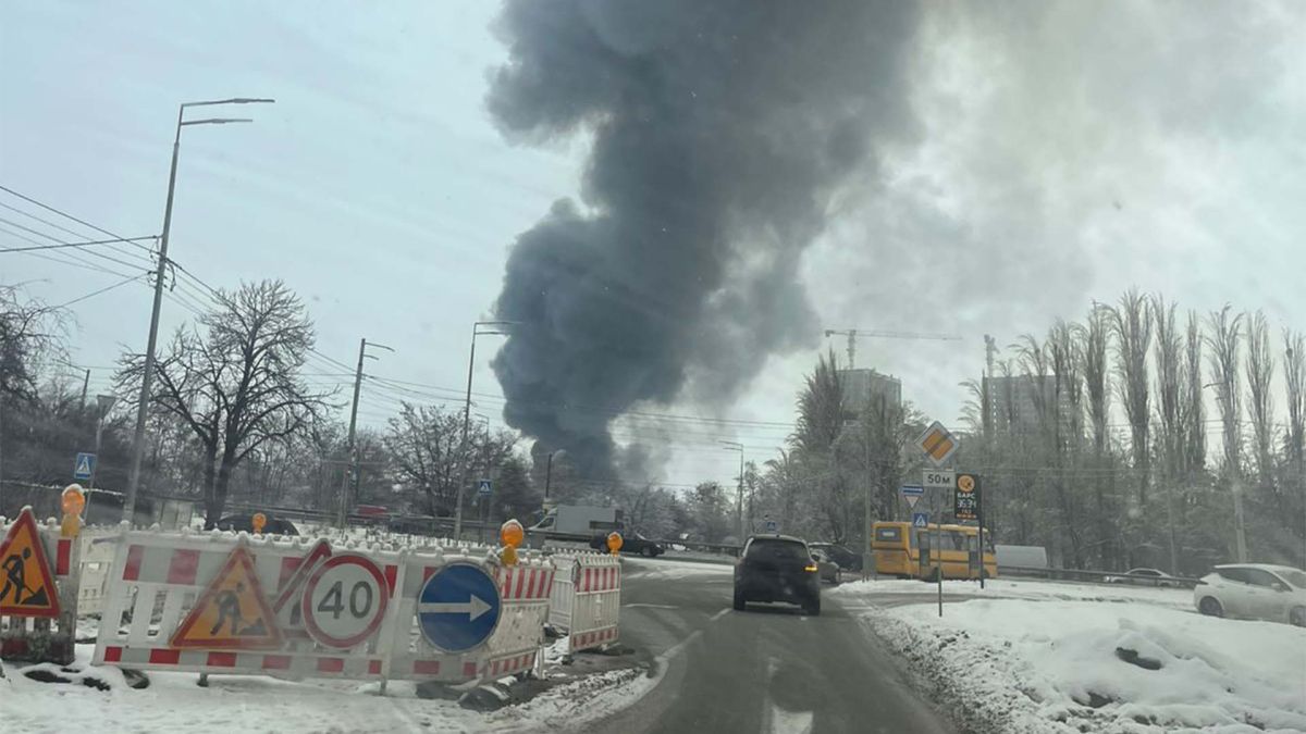 Святошинський район: мешканців попередили про якість повітря через пожежу (оновлюється) Пожежа, піднімається чорний дим