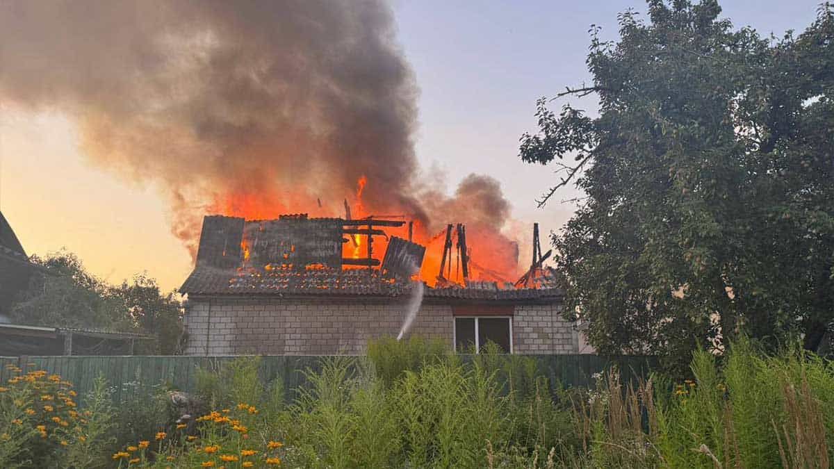 Масована атака РФ: пошкодження у 6 районах Київщини, один чоловік у тяжкому стані Масована атака РФ: пошкодження у 6 районах Київщини, один чоловік у тяжкому стані