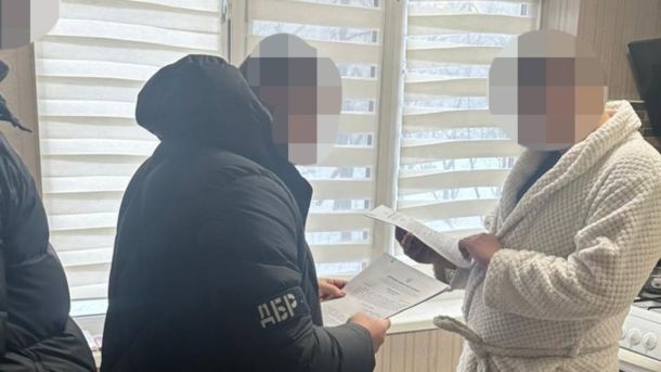 Київ отримав перші 60 генераторів з Варшави Підозрюваний ознайомлюється з переданим йому документом