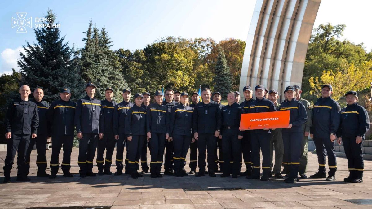 На Алеї українського війська з’явився 31-й знак на честь ДСНС Рятувальники ДСНС на церемонії відкриття пам’ятного знака на Алеї українського війська в Києві