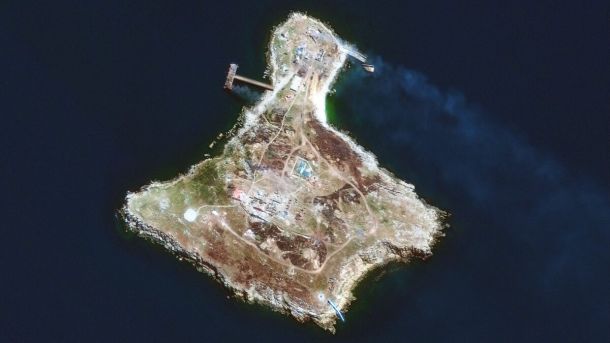Зеленський попереджає про глобальну загрозу — «Без підтримки Україна не зможе стримати Путіна» Острів Зміїний у Чорному морі