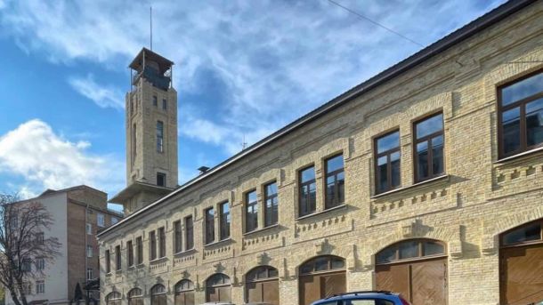У Києві 12 травня відзначають День медичної сестри та медичного брата Пожежна каланча на Подолі в Києві — будівля 1910 року, частина Національного музею «Чорнобиль»