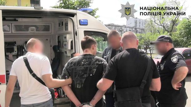 Пожежа у гаражному кооперативі Шевченківського району: горів Lexus Поліцейські затримують 22-річного громадянина рф після вбивства киянина в Оболонському районі Києва у травні 2026 року