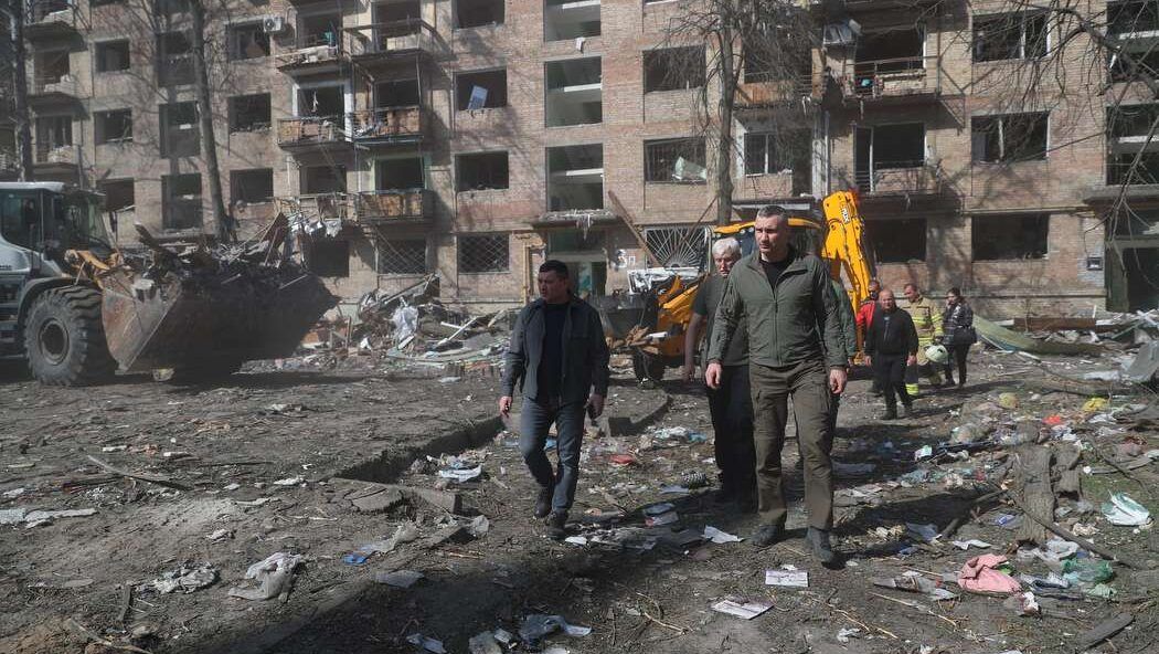 Киянам зі Святошина почнуть виплачувати допомогу за зруйноване житло вже цього тижня Киянам зі Святошина почнуть виплачувати допомогу за зруйноване житло вже цього тижня