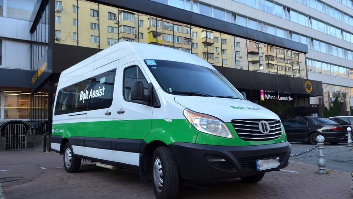 У Києві запрацював безоплатний інклюзивний автобус для військових У Києві запрацював безоплатний інклюзивний автобус для військових