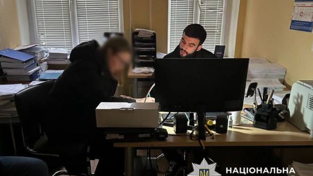 На Оболоні жінка підпалила двері чоловіка через ревнощі: їй загрожує 10 років Поліція завершила розслідування справи про переплату 1,9 млн грн за електроенергію для шкіл Деснянського району Києва