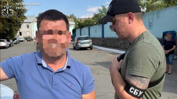 Директора держпідприємства підозрюють у вимаганні хабарів за пошиття форми для ЗСУ Директора держпідприємства підозрюють у вимаганні хабарів за пошиття форми для ЗСУ