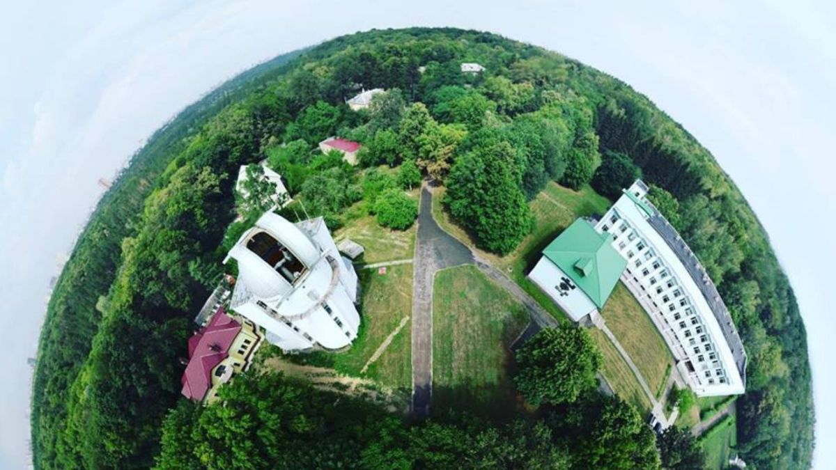 Прокуратура вимагає скасувати забудову 7 гектарів території з віковими дубами Територія Головної астрономічної обсерваторії НАН України