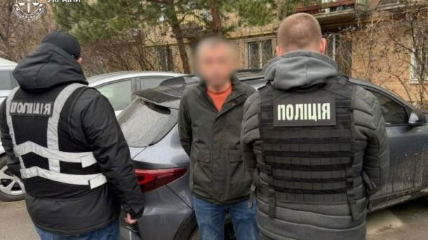Прокуратура скасує незаконну оренду землі на Печерську під гастроном 12 осіб отримали підозри за незаконну перереєстрацію авто че
