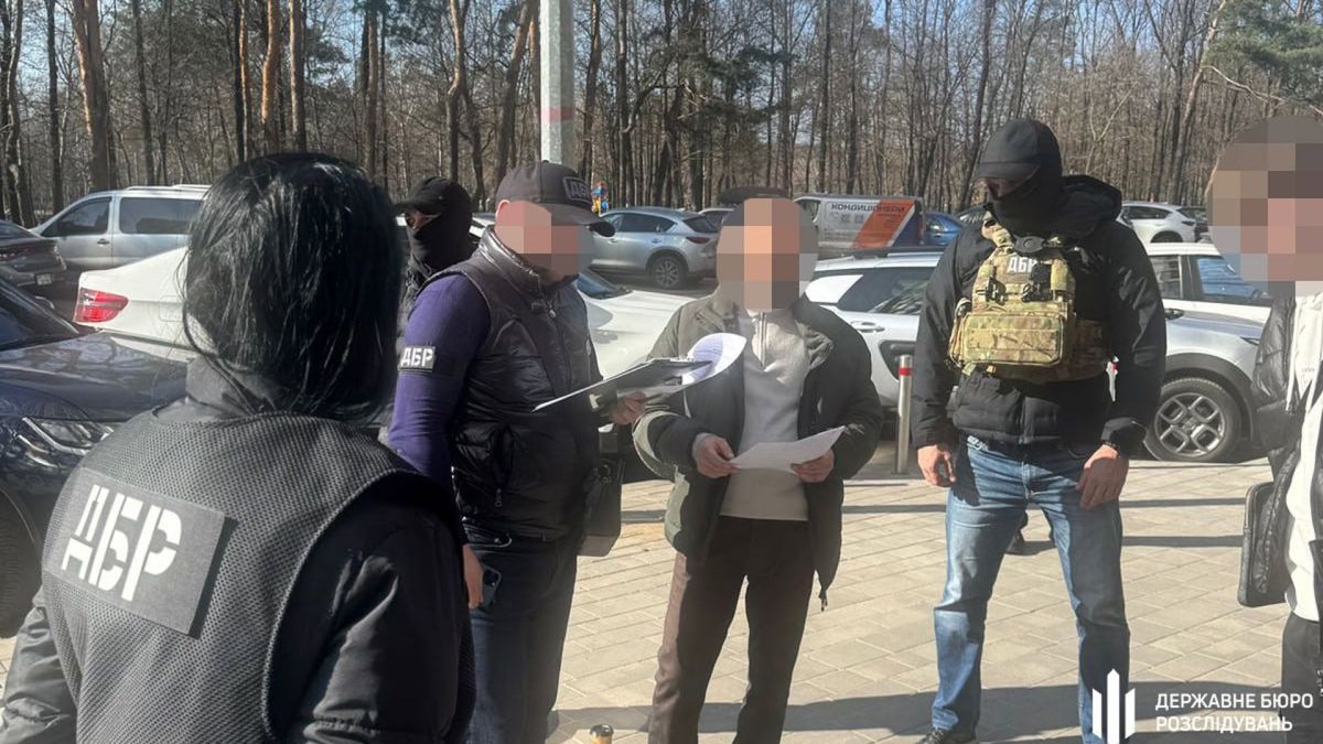 ДБР затримало полковника Нацгвардії, який хотів купити інвалідність за 6 тис. доларів ДБР затримало полковника Нацгвардії, який хотів купити інвал