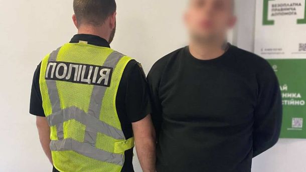 На Подолі вигоріла покрівля нежитлової будівлі Поліцейські затримали 28-річного киянина, який побив водія рукоів'ям пістолета біля Центрального автовокзалу в Києві