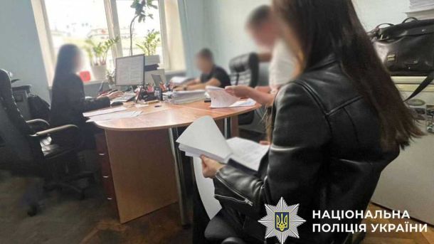 У Шевченківському районі під час пожежі в квартирі врятували 5 людей, одна особа загинула У Шевченківському районі під час пожежі в квартирі врятували 5 людей, одна особа загинула