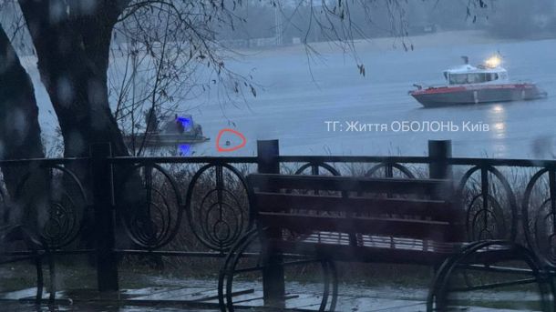 День захисників у Києві: кому Зеленський вручив нові генеральські звання На річці два катери і один чоловік у воді