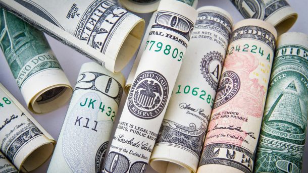 Вчені з Києва вивели цибулю з врожайністю на 53% вище Доларові купюри згорнуті в трубочки