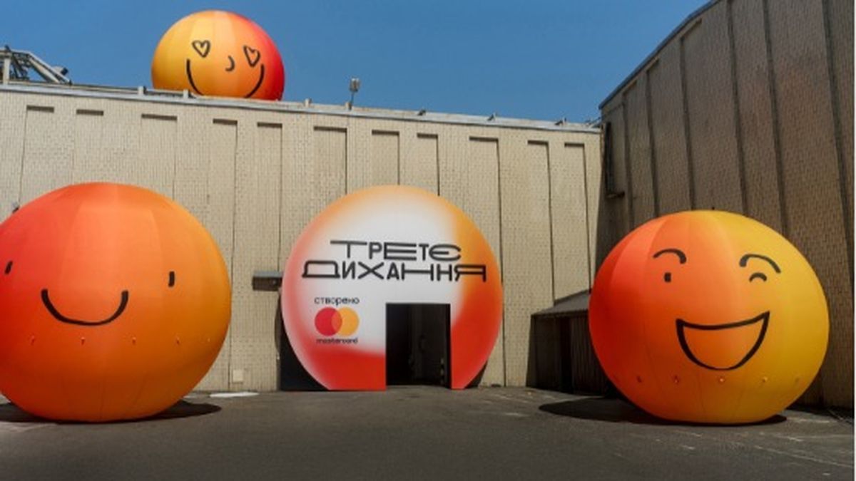 У Києві відкриють виставку «Третє дихання» з 5-метровим котом і 8-метровою квіткою У Києві відкриють виставку «Третє дихання» з 5-метровим котом і 8-метровою квіткою