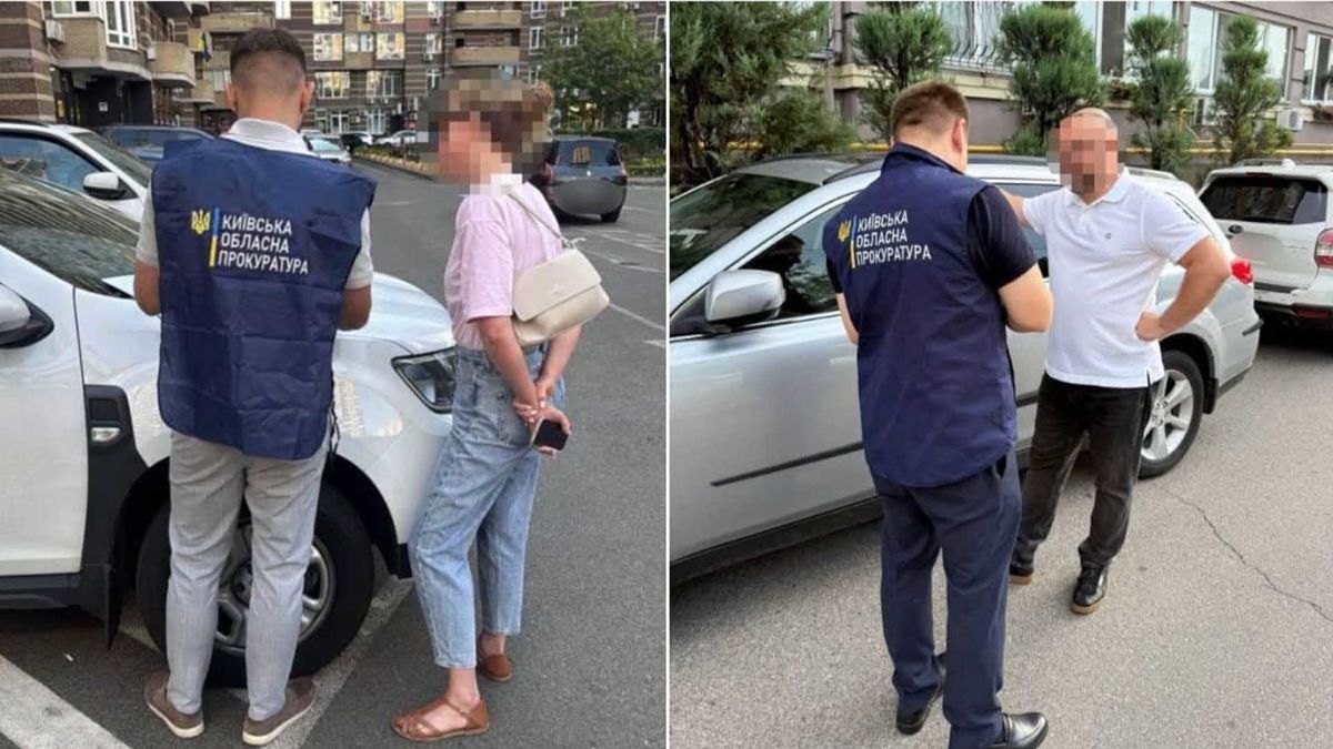 У Вишгороді на лаві підсудних директор КП і керівниця фірми: справа на 1,4 млн грн Два фото: співробітники Київської обласної прокуратури у синіх жилетах спілкуються з чоловіком та жінкою біля автомобілів