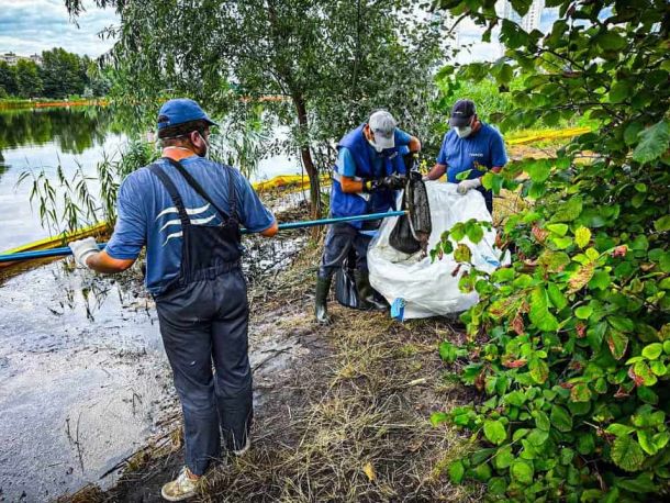 Китаївський археологічний комплекс: суд поновлює справу після 670 днів паузи Фахівці КП «Плесо» разом із ДСНС та науковцями продовжують ліквідацію наслідків екологічного забруднення озера Кирилівського у Києві. Розтягнуто 550 м