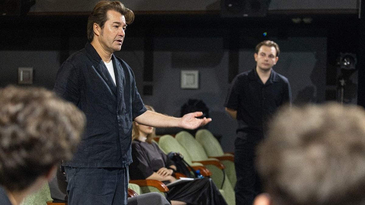 У листопаді театр Франка на Камерній сцені покаже «Наш клас» Тадеуша Слободзянека Режисер та актори під час першої читки п’єси