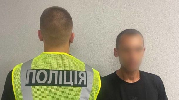 У Києві затримали рецидивіста, який пограбував 73-річну жінку просто на вулиці У Києві затримали рецидивіста, який пограбував 73-річну жінку просто на вулиці
