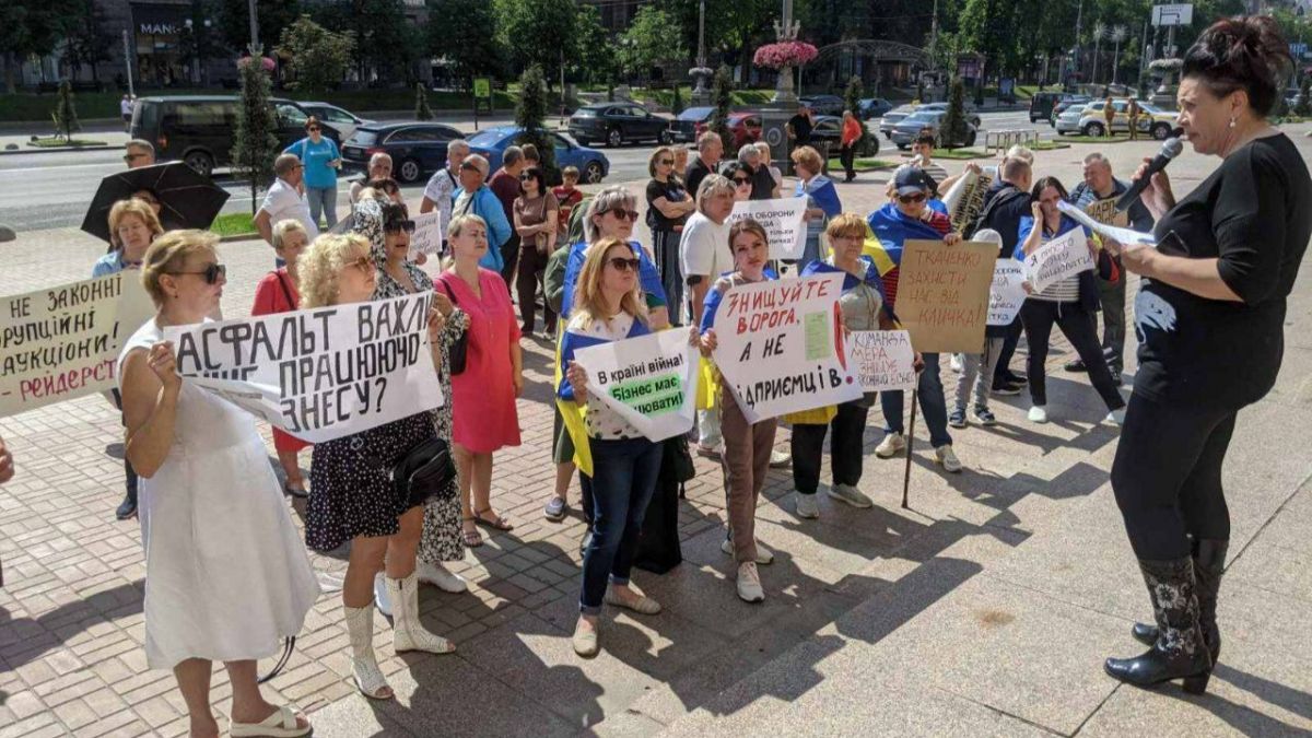 Під КМДА протестують підприємці через знесення МАФів Під КМДА протестують підприємці через знесення МАФів