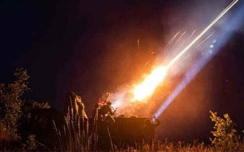 Нічна атака безпілотників на Київ: що відомо про вибухи Нічна атака безпілотників на Київ: що відомо про вибухи