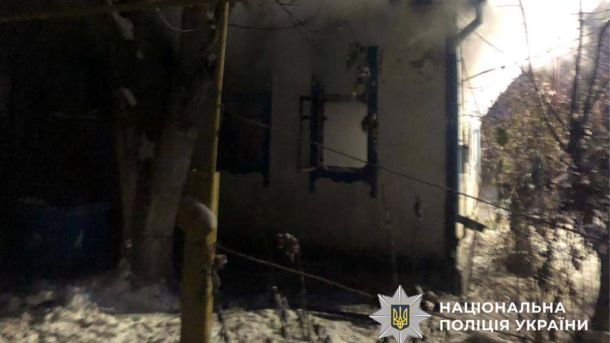 У Сквері спортсменів-захисників у Солом’янському районі з'явилися вуличні меблі з озелененням Обгорівша будівля