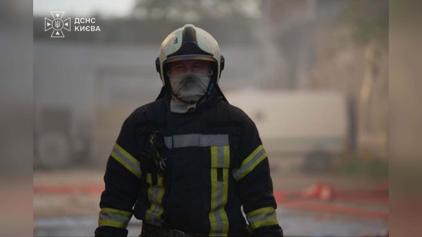 Набережне шосе та вул. Зодчих: де у Києві обмежать рух у вересні Рятувальники гасять пожежу в нежитловій будівлі у Голосіївському районі Києва після російської атаки — двоє загиблих, 10 постраждалих