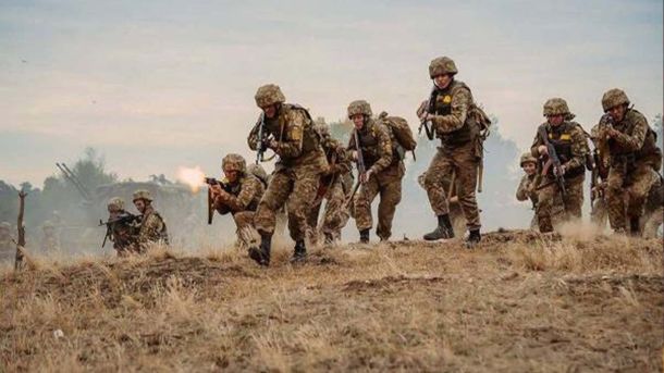 День учителя під обстрілами: освітяни відзначають свято після нічної атаки на українські міста Українські військові під час вишколу