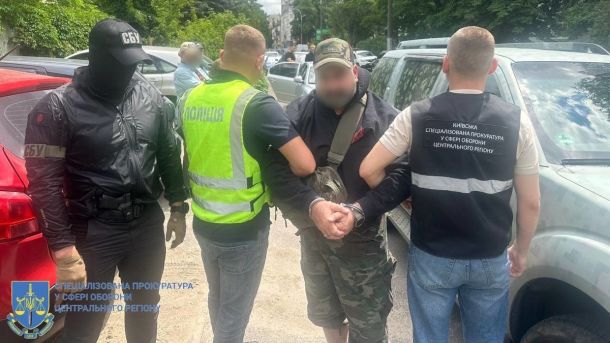 У Києві виявили авто з обладнанням для стеження біля Жовтневого палацу У Києві виявили авто з обладнанням для стеження біля Жовтневого палацу