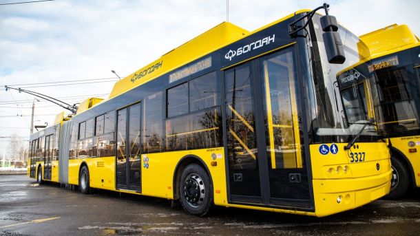 У Києві повністю відновили рух трамваїв і тролейбусів У Києві повністю відновили рух трамваїв і тролейбусів