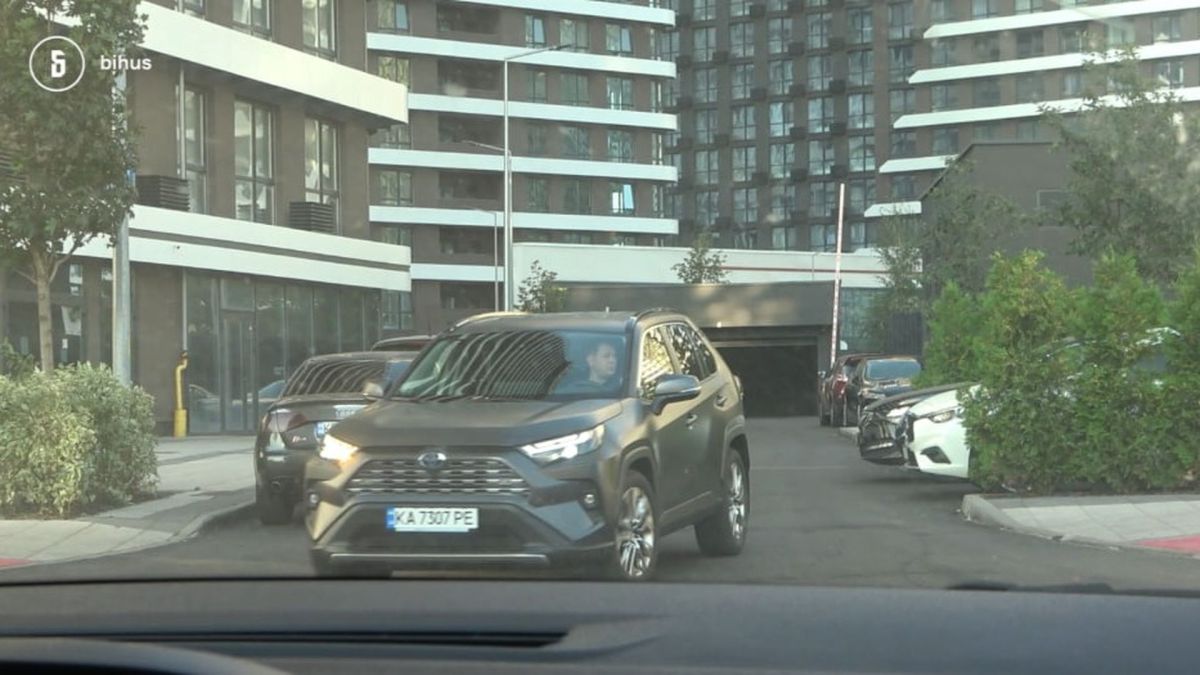 Родини посадовців Нацполу обросли незадекларованими будинками й автівками — Bihus.info Родини посадовців Нацполу обросли незадекларованими будинками й автівками — Bihus.info