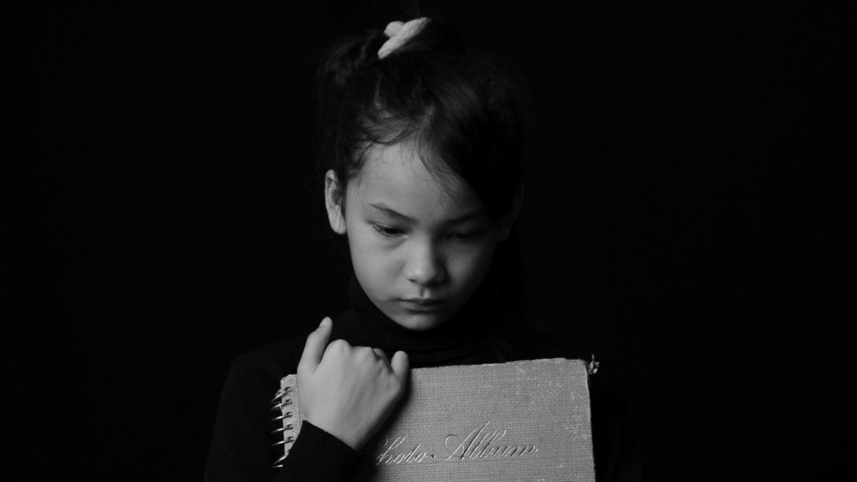 За знущання над дітьми виховательці загрожує 15 років Сумна дівчинка