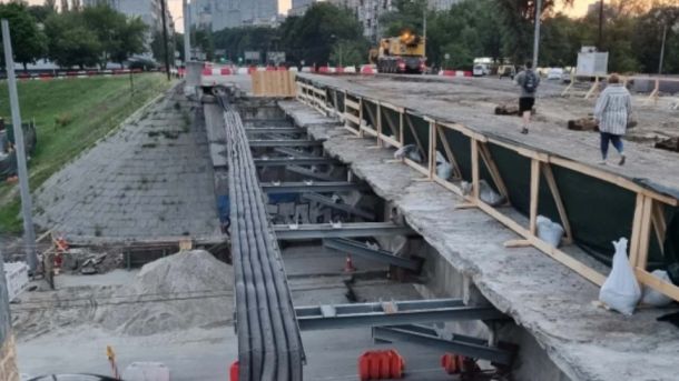 Киянам обіцяють ніч без відключень: що чекати далі Ремонтні роботи на мосту