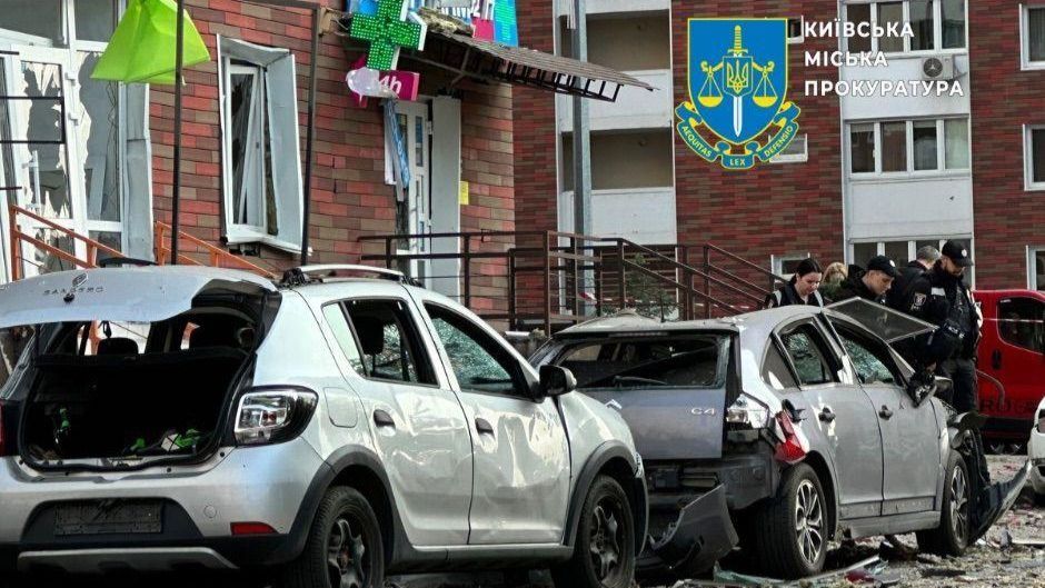 160 комунальників і понад 100 одиниць техніки працюють у Києві після нічної атаки 160 комунальників і понад 100 одиниць техніки працюють у Києві після нічної атаки