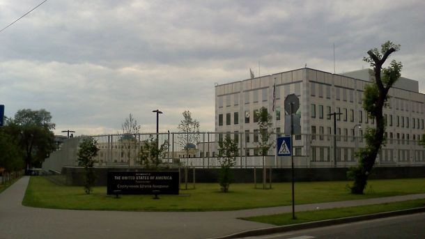 Спроба самогубства на Пішохідному мосту: чоловіка врятували муніципали Спроба самогубства на Пішохідному мосту: чоловіка врятували муніципали