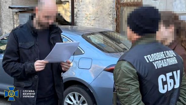 Інцидент біля Деснянського ТЦК: військовий вдарив по авто після нападу цивільного Правоохоронці повідомляють іноземцю про підозру